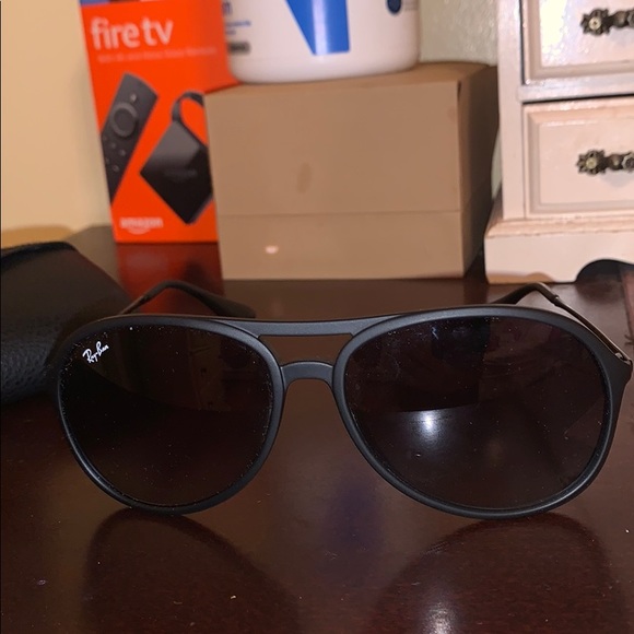 BRAND NEW RAYBANS - Picture 1 of 3